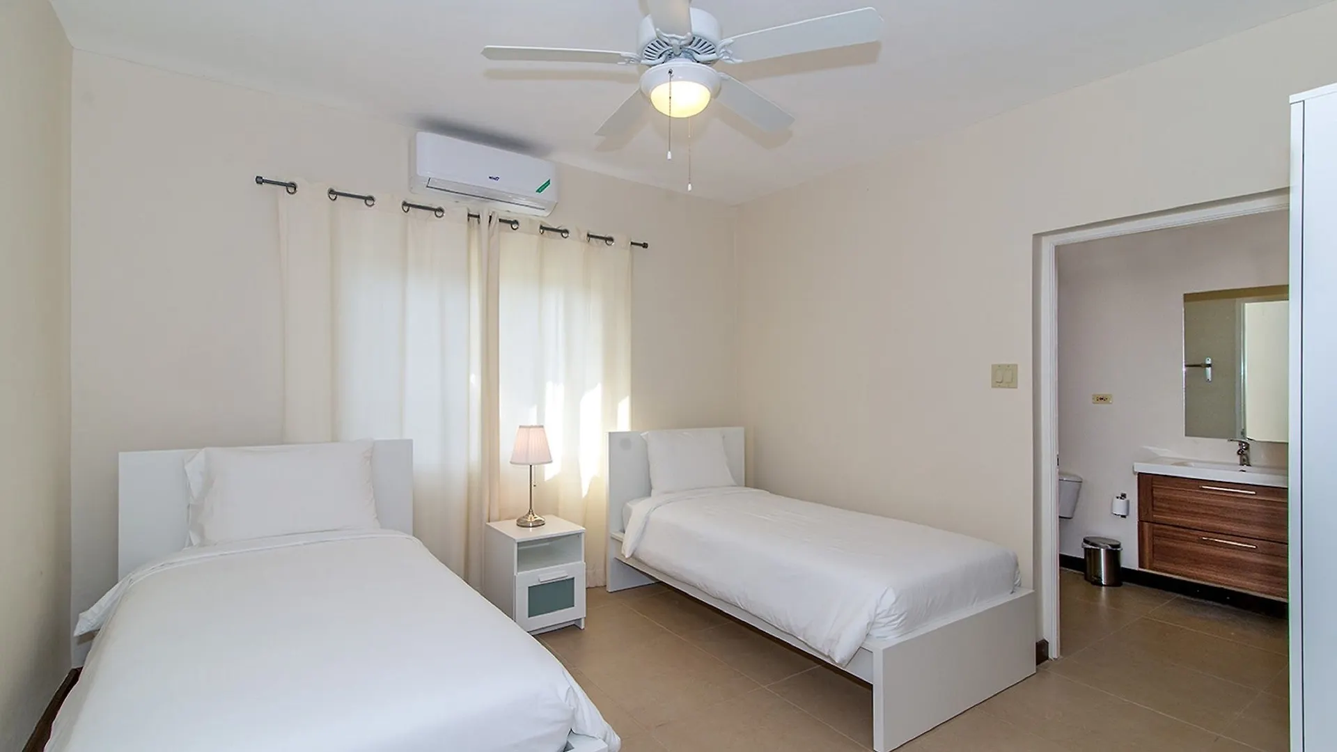 Nianna Coral Bay Gorgeous Townhouse Villa Montego Bay